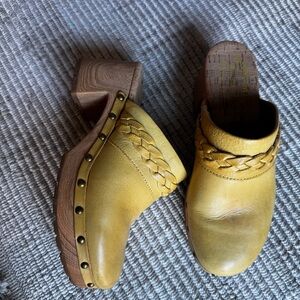Kork-Ease Tilly Yellow Platform Clogs Braided Leather Size 7.5 scandi girl boho
